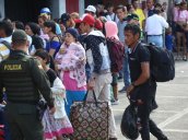 Desplazados colombianos y migrantes llegaron a Cúcuta buscando el apoyo de entidades municipales, gubernamentales y diferentes organizaciones.  /  Foto: Carlos Ramírez / La Opinión.