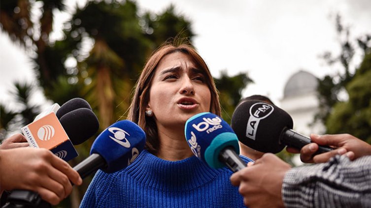 Laura-Sarabia-pasaportes