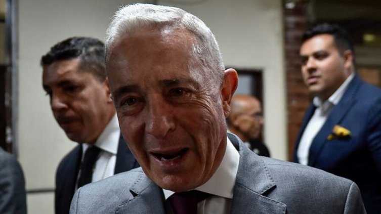 ÁLVARO URIBE 