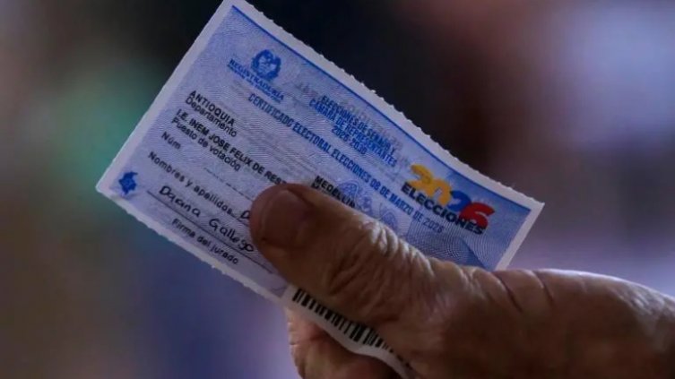 Certificado electoral. Foto: Camilo Suárez El Colombiano