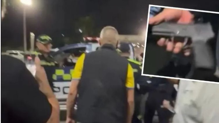 Escándalo en Plaza Mayor: incautan arma traumática a integrante de la campaña de De la Espriella; no tenía permiso