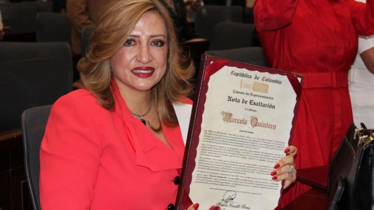 La abogada ocañera Marcela Quintero recibió una Nota de Exaltación de la Cámara de Representantes./Foto Cortesía