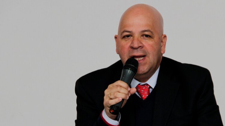 De recoger café a presidir el CNE: la historia de Benjamín Ortiz