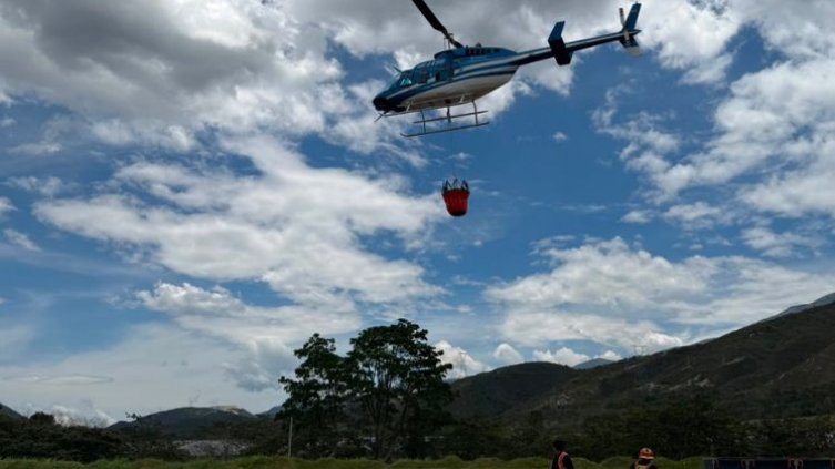 Con la ayuda de aeronaves se conjuran las llamas en la vereda Las Liscas de Ocaña.