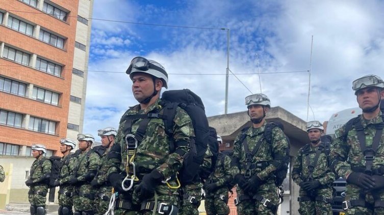 Ejército activa cinco pelotones de rescate tras fuerte sismo en Colombia
