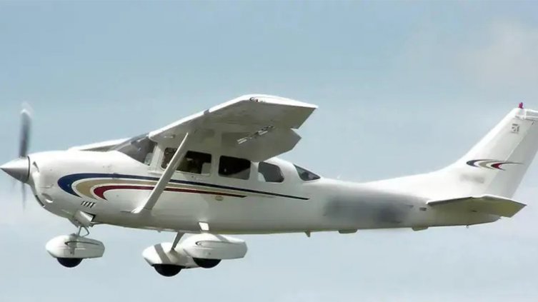 Avión-ligero. Foto: Adrian Pingstone, dominio público. Foto referencia.