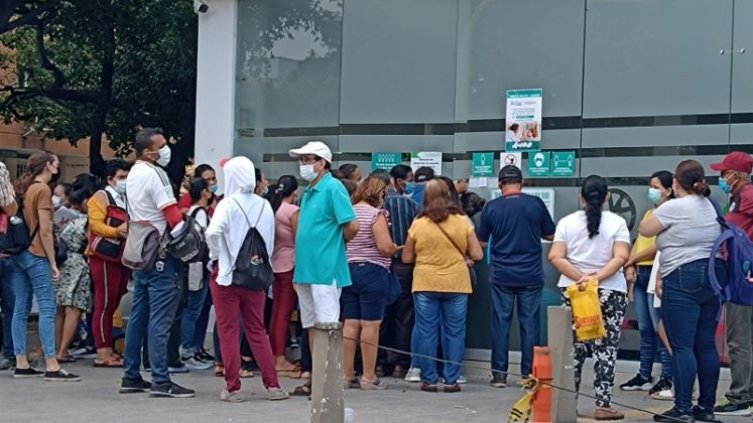 Cientos de pacientes reclaman a diario atención médica de calidad a Coosalud/Foto archivo
