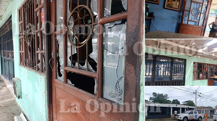El techo y los ventanales de la vivienda quedaron destruidos por la onda explosiva.Foto: Leonardo Oliveros-La Opinión