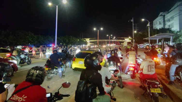 Habitantes de Villa del Rosario levantan protesta en la Autopista Internacional