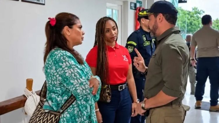 “Estoy enterado de los negocios de su marido; a mí no me van a ver la cara”: Abelardo encaró a representante y gobernadora de San Andrés