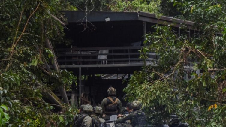 ASÍ SE LUCRAN DEL ORO LOS GRUPOS ARMADOS EN EL MAGDALENA MEDIO