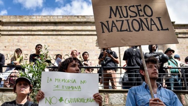 PROTESTAS EN EL MUSEO 