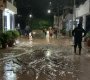 Varios residentes en Los Patios tuvieron que sacar el agua y el barro de las vías en las horas de la noche. / Foto: Cortesía. 