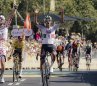 El mexicano Isaac Del Toro (izq) se impuso este domingo en la la segunda etapa del Tour de Francia.