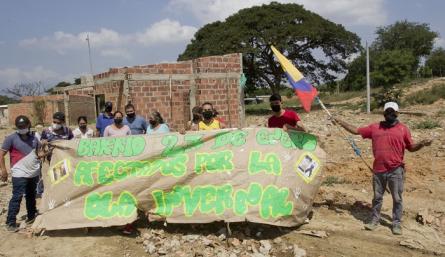 En el barrio 23 de Enero, la quebrada Tonchalá arrasó con varias viviendas. Los terrenos continúan deshabitados. / Foto: Luis Alfredo Estévez/ La Opinión 
