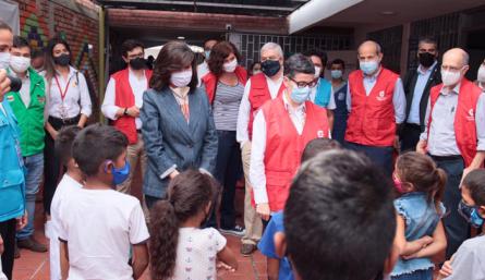 Cancilleres recorren la frontera 