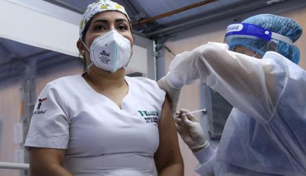 El proceso de vacunación en el departamento  inició el 19 de febrero con el personal de la primera línea de atención del Hospital Erasmo Meoz. / Foto archivo La Opinión