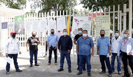 Trabajadores y docentes del alma mater están en pie d eprotesta./Foto Alfredo Estévez/La Opinión