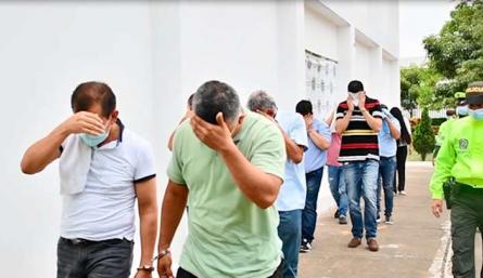 Momentos en que los miembros de la banda eran conducidos a la audiencia de legalización de captura./Foto Cortesía