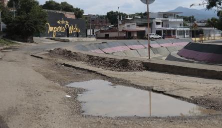 Aguas Kpital señaló que va a hacer un recorrido para verificar cuál es el estado de las vías y dar un reporte ante estas quejas. /Luis Alfredo Estévez/ La Opinión 