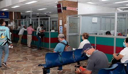 La atención en Hacienda se cumple con todas las medidas de bioseguridad./Foto Alfredo Estévez