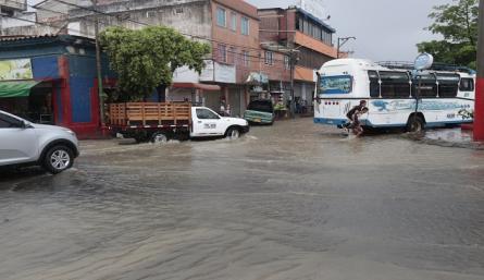 Las lluvias inundaron a Cúcuta este martes 27 de abril./FOTO: Alfredo Estévez - La Opinión