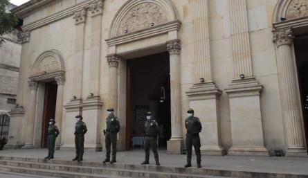  La Opinión hizo un corto recorrido en el que evidenció las calles de la ciudad desoladas. Las parroquias tampoco se ven abarrotadas como era el panorama durante esta época antes de aparecer la COVID-19, pues dentro de estos espacios se deben tener en cuenta el distanciamiento social y el uso del tapabocas para evitar contagios. / Foto: Alfredo Estévez