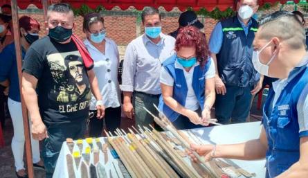 Los internos de la Modelo entregaron ayer más de 500 armas artesanales./Foto Cortesía