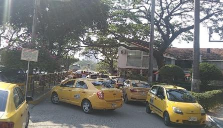 “Queremos que nos respeten y nos dejen la tarifa como estaba”: taxistas de Cúcuta./FOTO: La Opinión