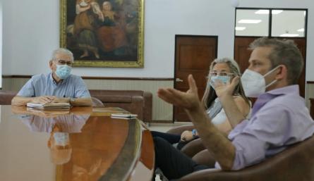 El alcalde Jairo Yáñez, junto a la secretaria de Educación Jessica Ramírez, recibieron al embajador de Canadá en Colombia, Marcel Lebleu, y a la primera secretaria, Claire Devrie./ Cortesía/ La Opinión 