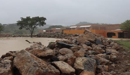 Gracias al enrocado que dispuso Gestión del Riesgo en la Quebrada Tonchalá se impidieron inundaciones en la urbanización Arrayanes/ Foto Cortesía