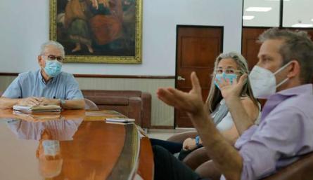 El alcalde, Jairo Yáñez, recibió en su despacho al embajador de Canadá, Marcel Lebleu./Foto Cortesía