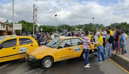 Los bloqueos ya se registran en la vía a la Terminal de Transporte de Cúcuta./Foto: La Opinión