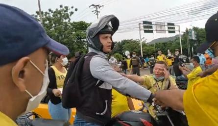 Malestar entre motociclistas y taxistas por bloqueos del paro./Foto: La Opinión 