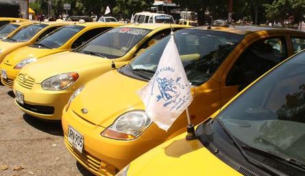 Taxistas y transporte de carga y pasajeros protestan este lunes./Foto Archivo