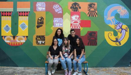 Los estudiantes Yuliana Vargas, Luis Jerez, Camila Caro, Emily Ortiz y Marlyn Orellanos se postularon a los Premios en la categoría Senior con la agencia lateral de diseño, enfocada en la producción de ideas originales y creativas, junto con la propuesta de una campaña publicitaria denominada ‘Úsala bien’. / Foto: Cortesía