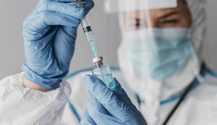 Investigan el virus de la COVID. 