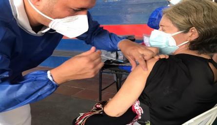 Nueva jornada de vacunación en el colegio Sagrado Corazón de Jesús en Cúcuta./Foto: suministrada