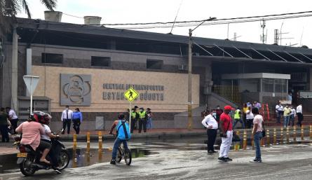 La terminal está abierta sin ninguna restricción, sin embargo, muchos ciudadanos deciden apostarle a la ilegalidad. Las autoridades reforzarán controles.  / Foto: Pablo Castillo Solón/ La Opinión 