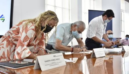El convenio fue firmado por el  alcalde de Cúcuta Jairo Yáñez, la presidenta de Findeter, Sandra Gómez, y el director del AMC, Miguel Peñaranda. Foto: Cortesía