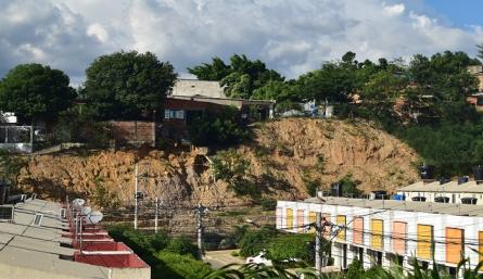 Familias de la comuna 10, afectadas por falla geológica