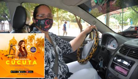 Los taxistas preparan el lanzamiento de Taxia, mediante la cual los usuarios podrán solicitar el servicio desde su celular, sin tener que hacer una llamada. / Foto: Cortesía-La Opinión