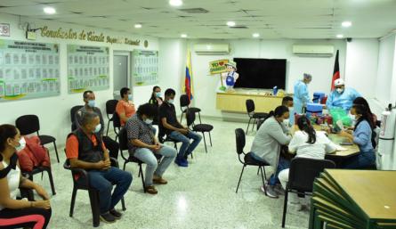 En las oficinas administrativas del segundo piso de Cenabastos se cumple la jornada. / Foto: Cortesía