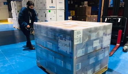 Llegaron 591.100 dosis de AstraZeneca arribaron al país 