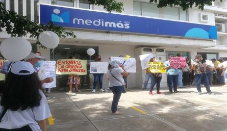 Protestan afuera de Medimás para pedir atención urgente a tres menores de Cúcuta./Foto: La Opinión