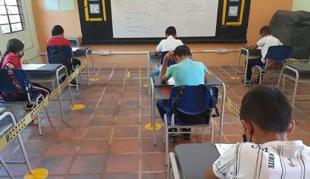 Estudiantes de la Sede Encerrados del Centro Educativo Rural Florentino Blanco en El Zulia. 
