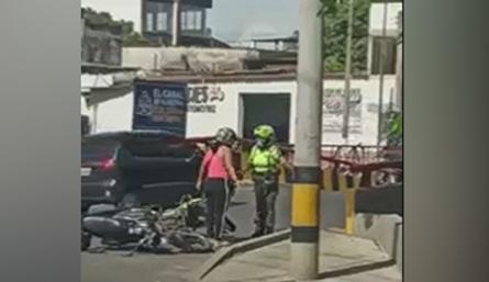La omisión de pare, origina incidente entre una mujer y patrullera de tránsito 