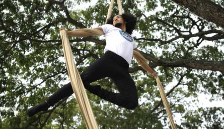 Diógenes Osorio, instructor de danza aérea. Foto: @juanpcohen