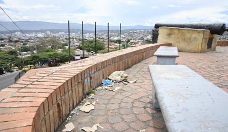 La zona del monumento se convirtió en guarida para los habitantes de calle y consumidores de droga./ Foto: Jorge Gutiérrez/ La Opinión 