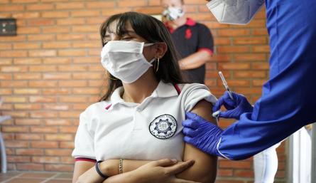 48 estudiantes de la frontera ya han sido vacunados. / Cortesía/ La Opinión 